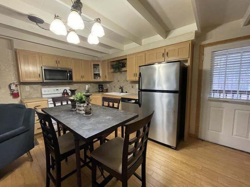 Cottage, 2 Bedrooms | Private kitchen | Coffee/tea maker, oven, toaster