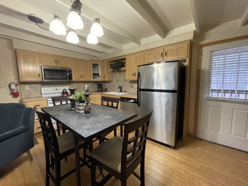 Cottage, 2 Bedrooms | Private kitchen | Coffee/tea maker, oven, toaster