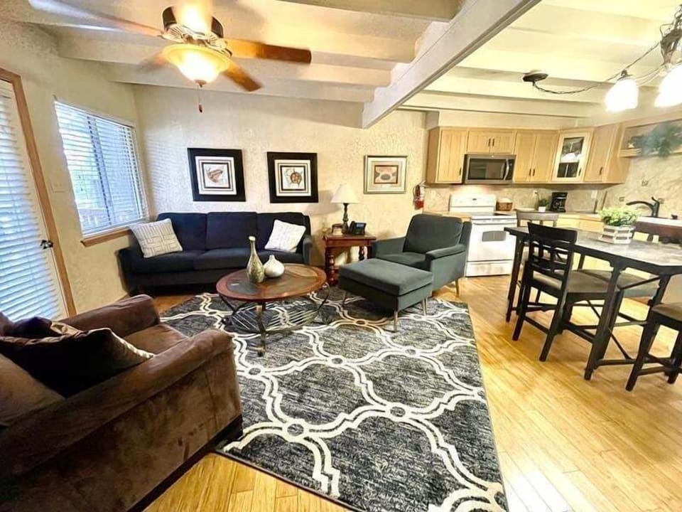 Cottage, 2 Bedrooms | Living area