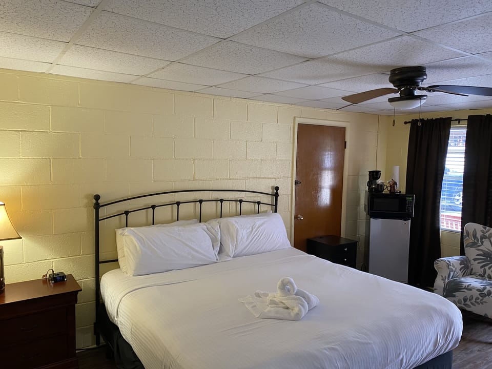 Room, 1 Bedroom | 1 bedroom, free WiFi