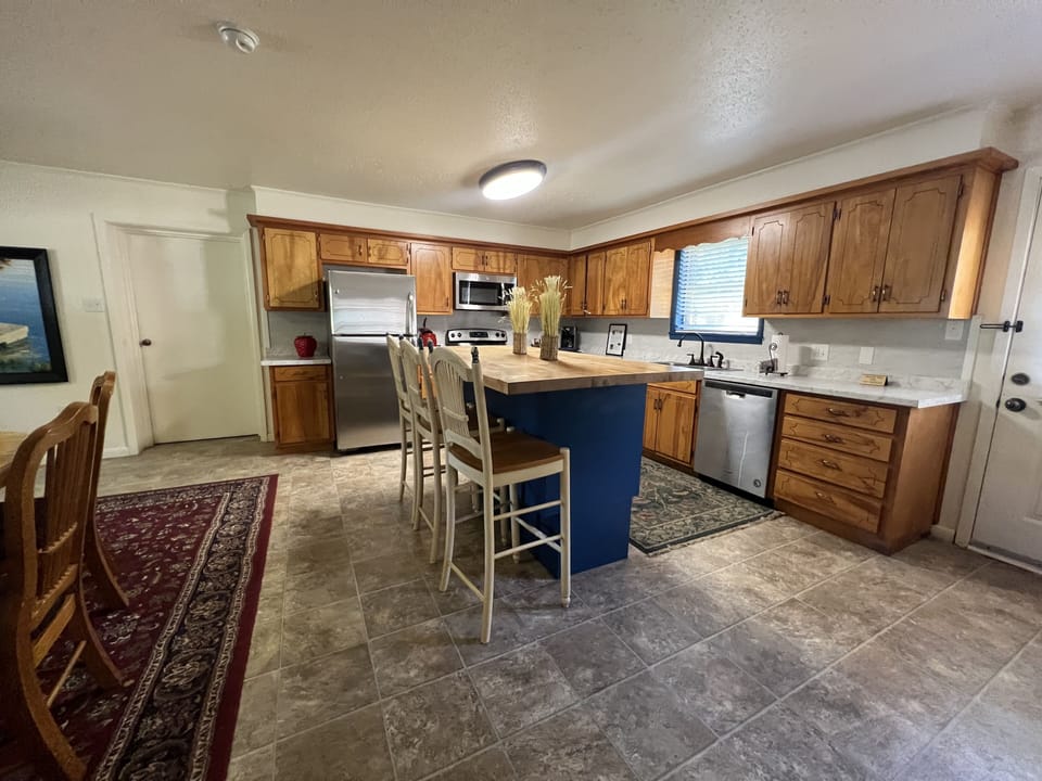 House, 2 Bedrooms | Private kitchen | Fridge, oven, coffee/tea maker, toaster