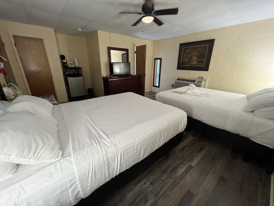 Studio | 1 bedroom, iron/ironing board, free WiFi