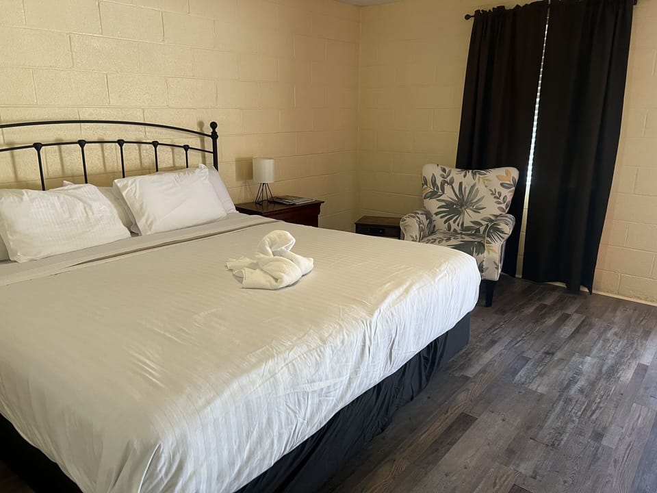 Room, 1 Bedroom | 1 bedroom, cribs/infant beds, free WiFi