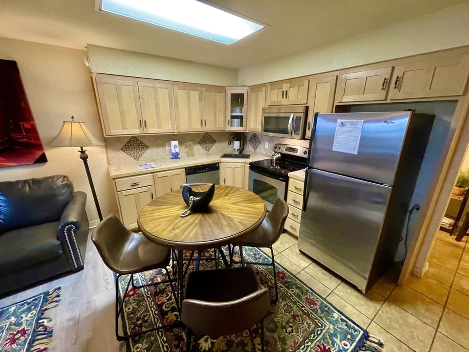 Studio | Private kitchen | Fridge, coffee/tea maker, toaster