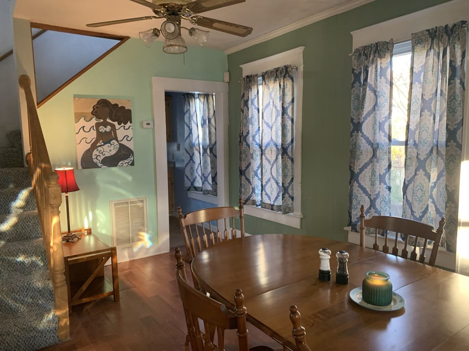 Bungalow, 3 Bedrooms | Dining