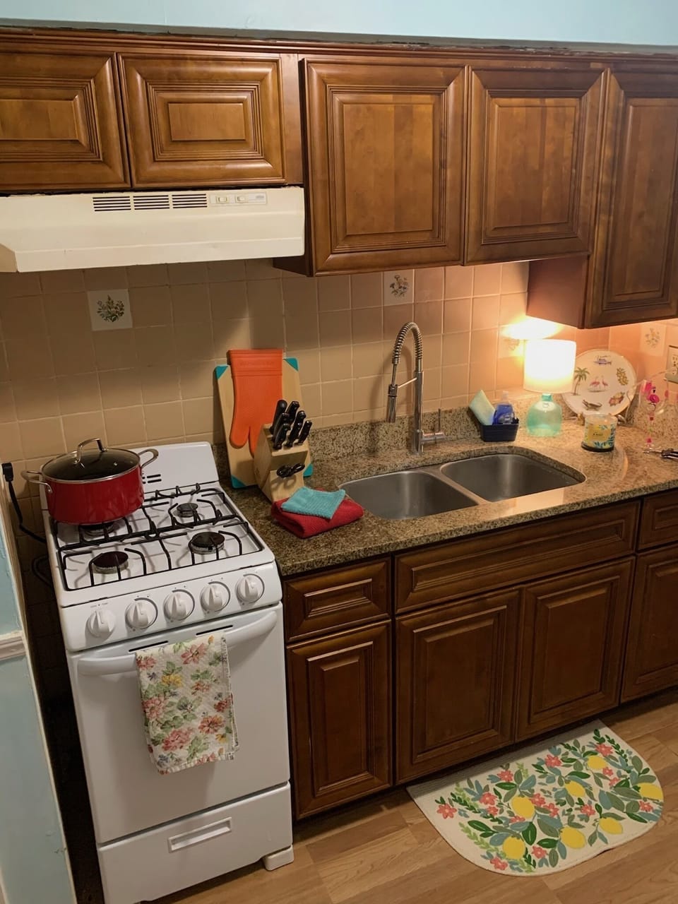 Cottage, 2 Bedrooms | Private kitchen | Fridge, oven, coffee/tea maker