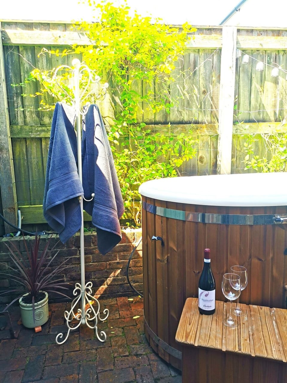 Outdoor spa tub