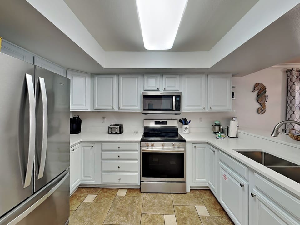 Fully Equipped Kitchen with Stainless Steel Appliances