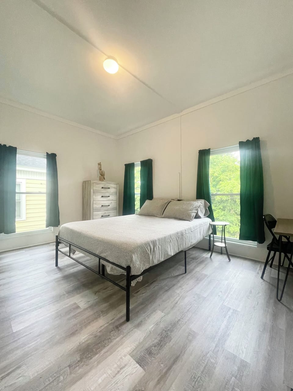 #1 Queen Bedroom upstairs