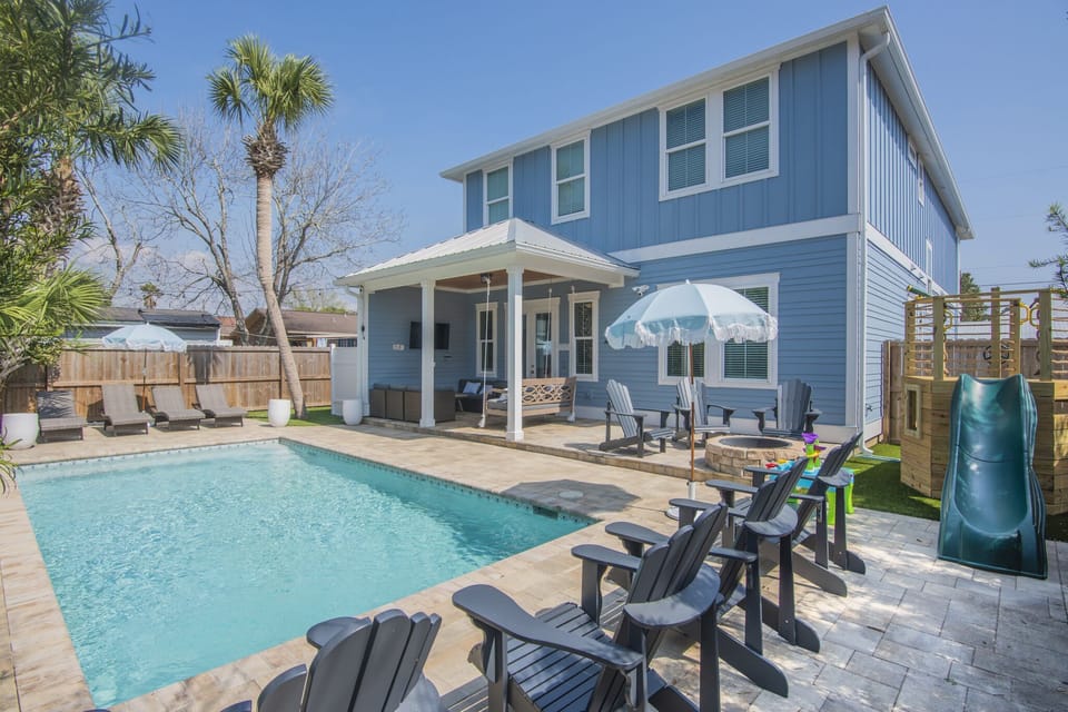 Enjoy your heated pool (March/April) and lots of space for the entire family