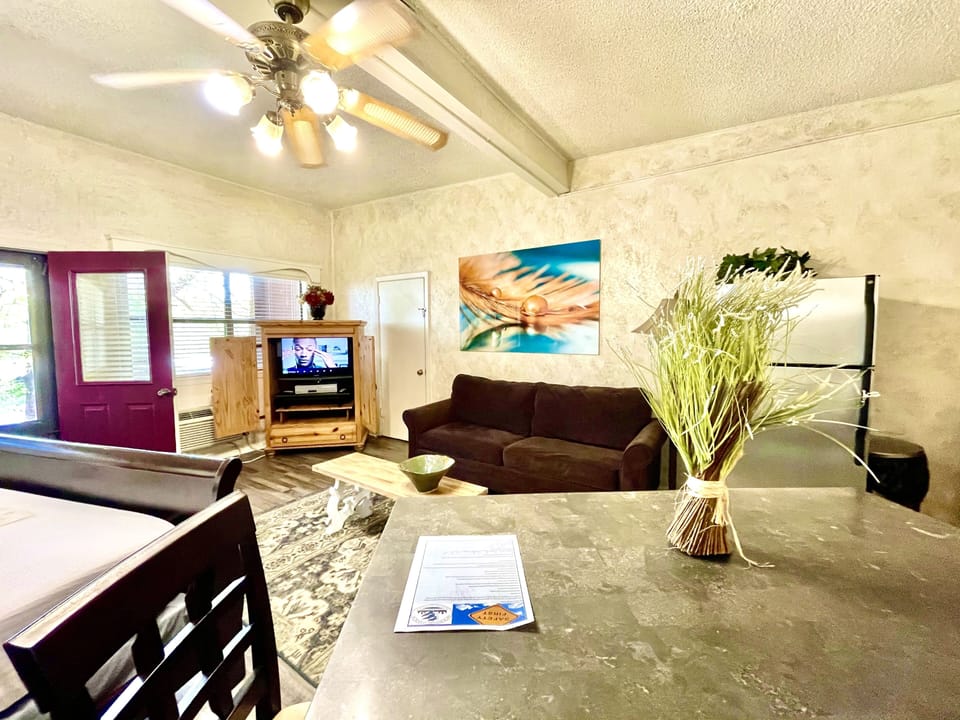 Screen, Furniture, Indoors, Living Room, Table