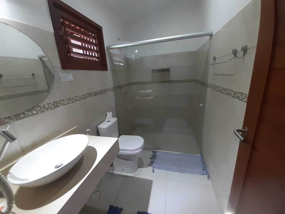 Superior Twin Room | Bathroom | Shower, free toiletries, hair dryer, towels