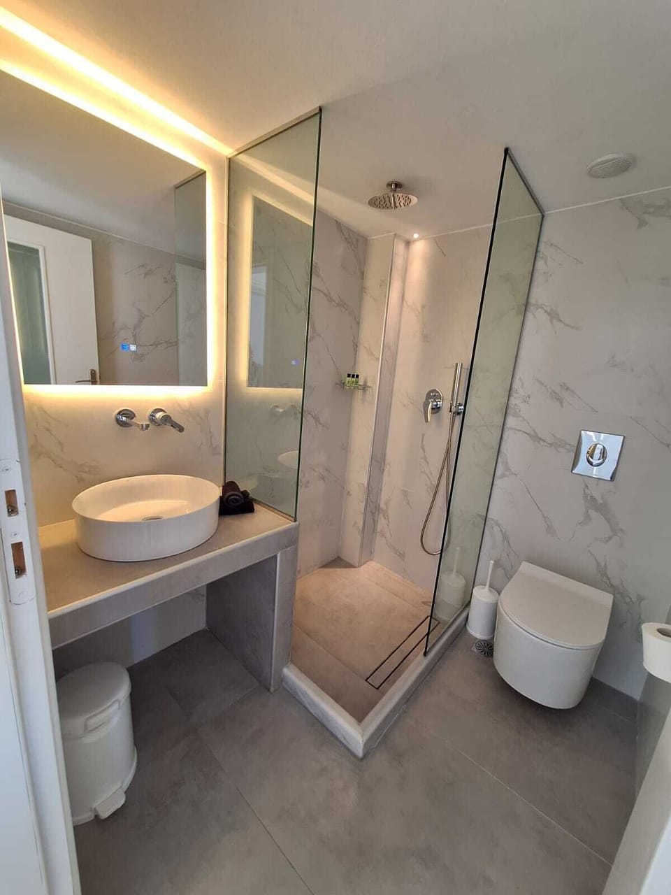 Family Room, 1 Bedroom, Sea View | Bathroom | Shower, free toiletries, hair dryer, towels
