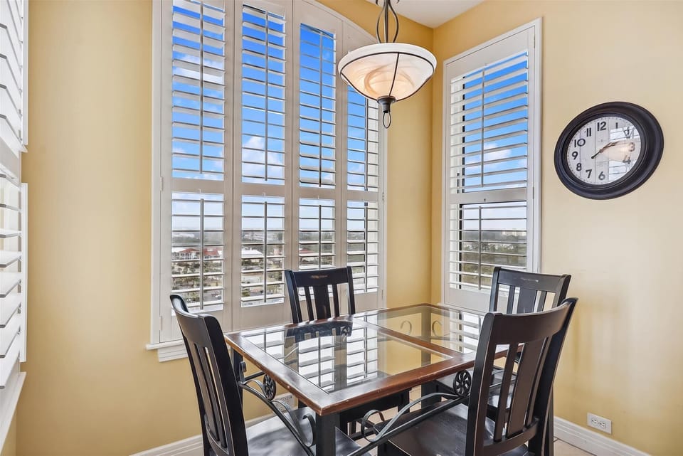 Beach Colony East 10D Breakfast Nook