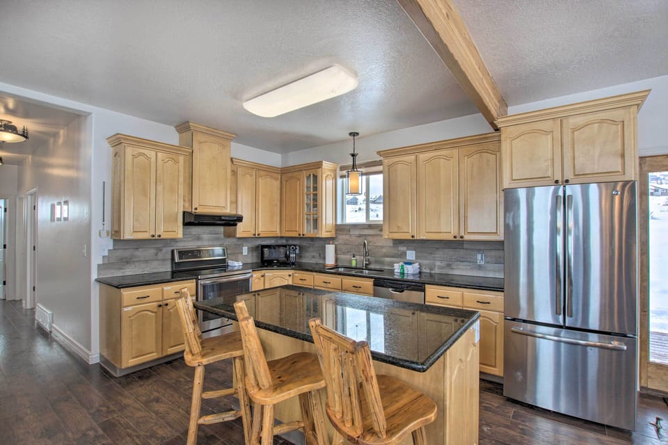 Main floor kitchen (2)