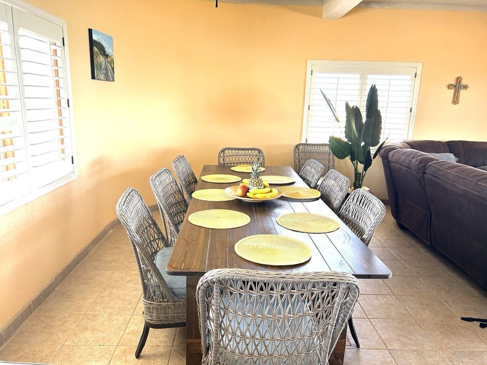  Spacious dining area