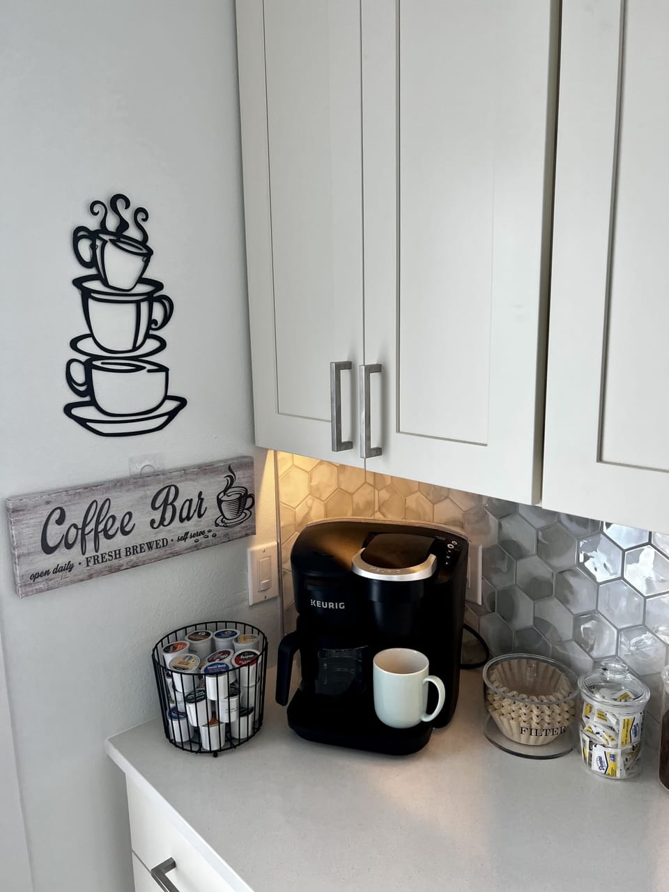 Coffe bar w/ Keurig 8-cup carafe and single cup gourmet pod serving. 