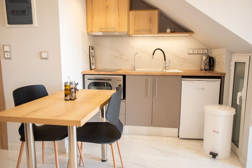Deluxe Studio | Soundproofing, travel crib, free WiFi