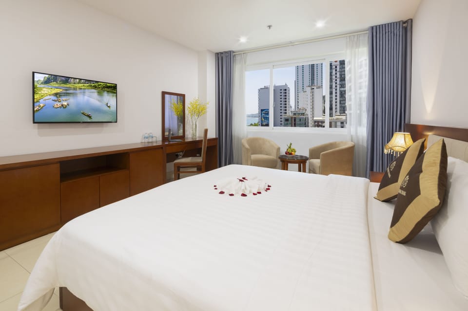 Deluxe Double or Twin Room | Premium bedding, down comforters, memory foam beds, minibar