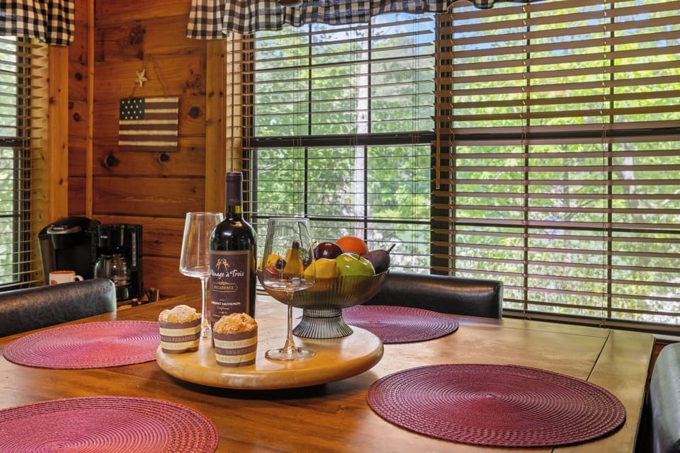 Gather together for meals, as you relax in this lake-front setting 