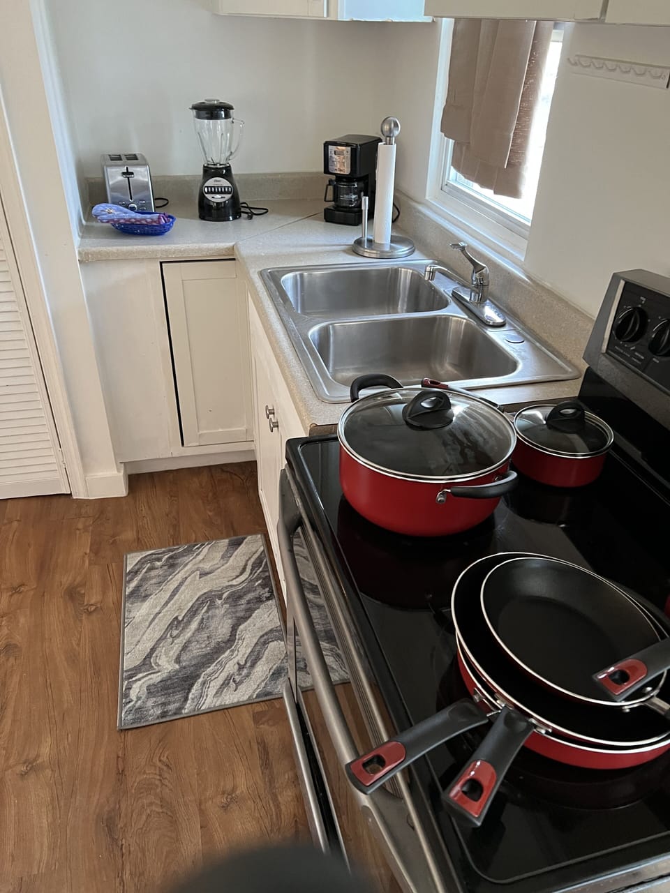Cottage, 1 Bedroom | Private kitchen | Fridge, oven, coffee/tea maker, toaster