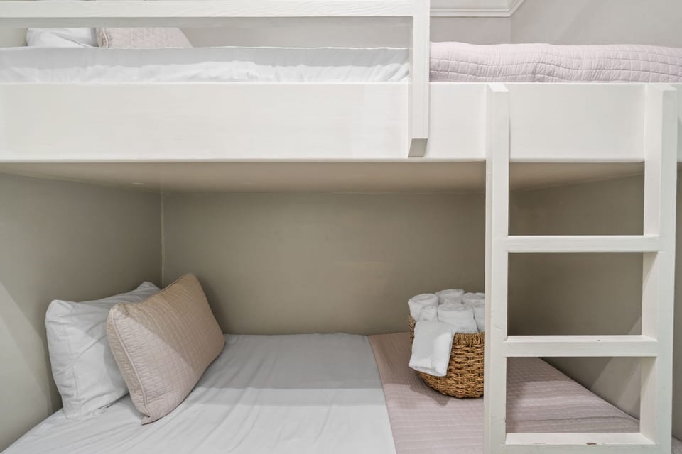 Bunkbeds - Safety Ladder - Linens provided.