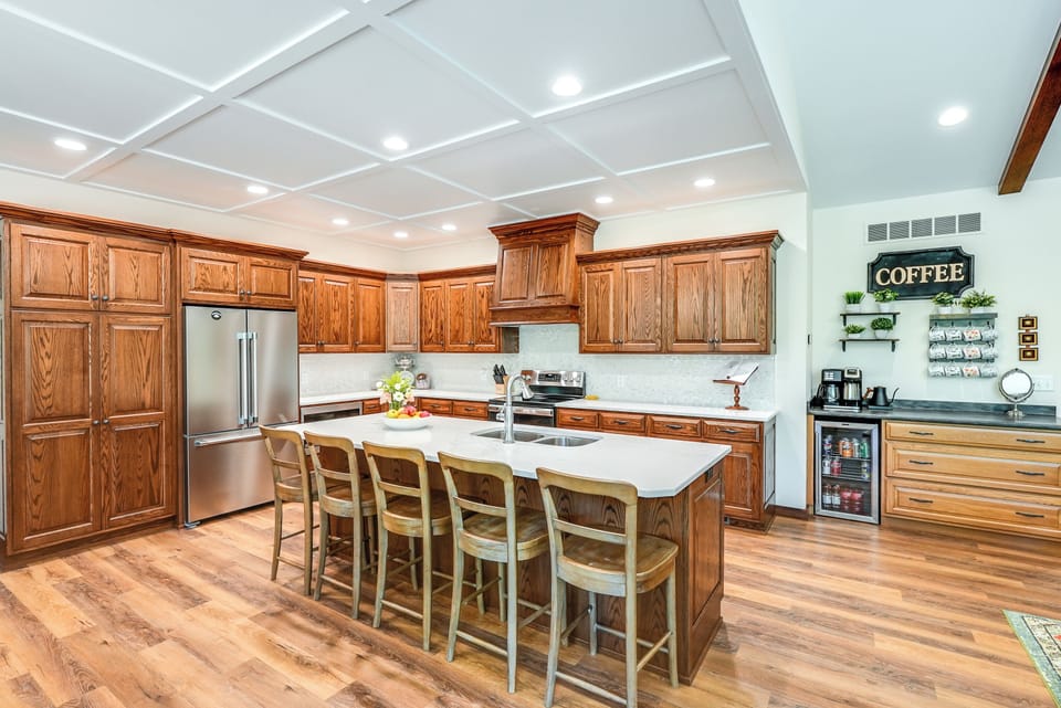 Custom Amish built kitchen with quartz countertops