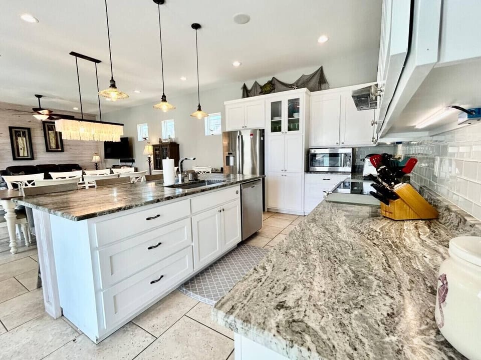 Spacious, fully stocked kitchen—ready for everything from quick bites to gourmet feasts.