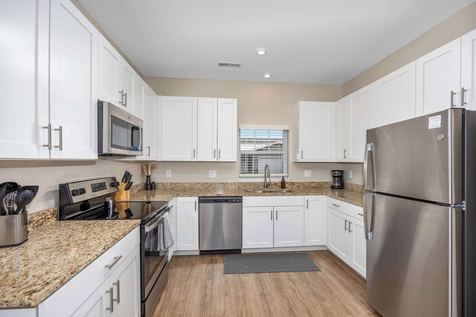 Fully equipped kitchen with everything you need for cooking at home.