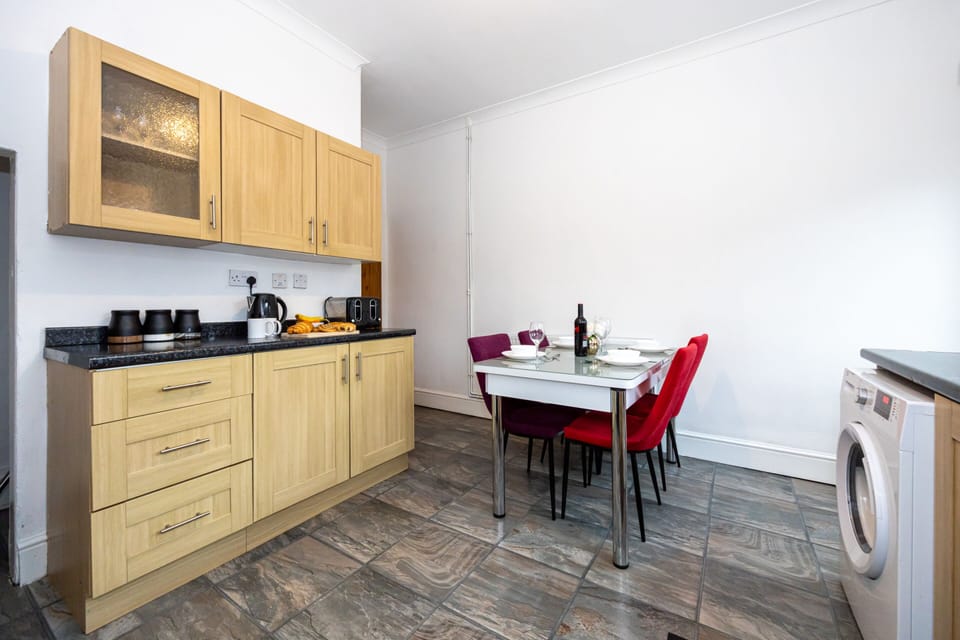 Kitchen & Dinning