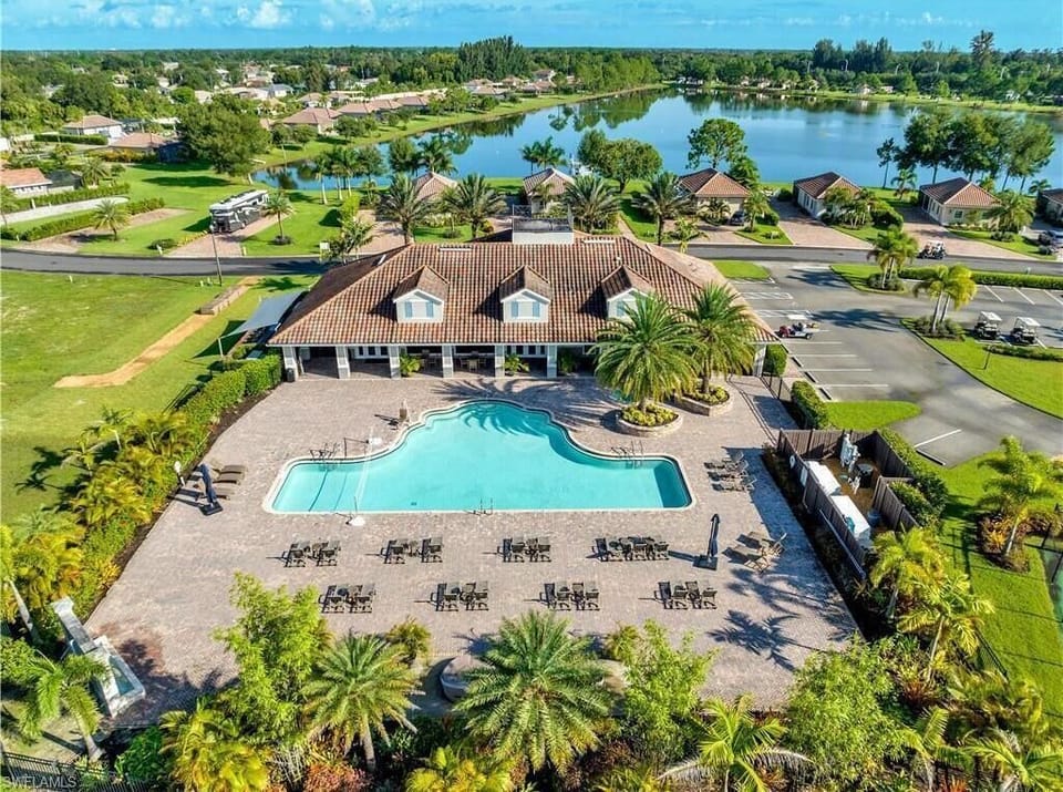 Overview of pool area.