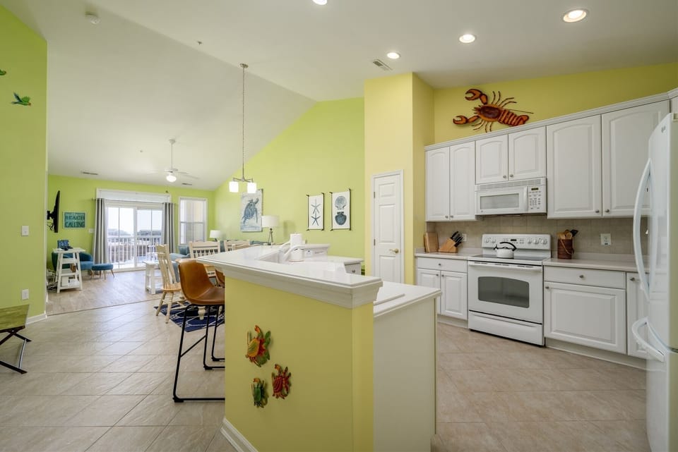 Bright and Spacious Kitchen