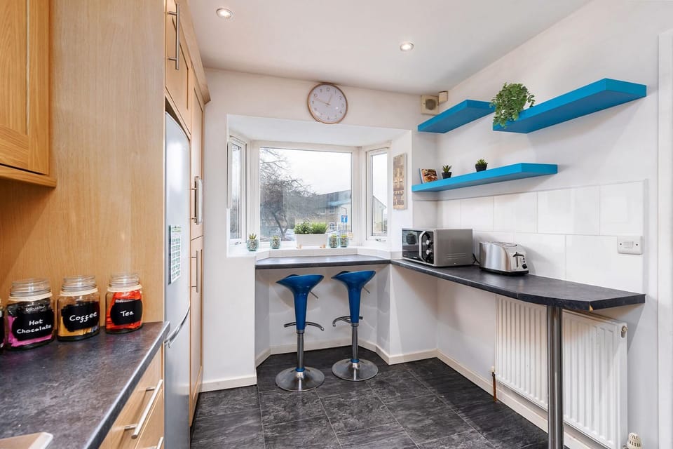 House (3 Bedrooms) | Private kitchen | Microwave, oven, electric kettle, toaster