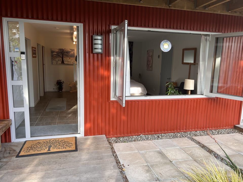Front Entry with Keyless Door Lock