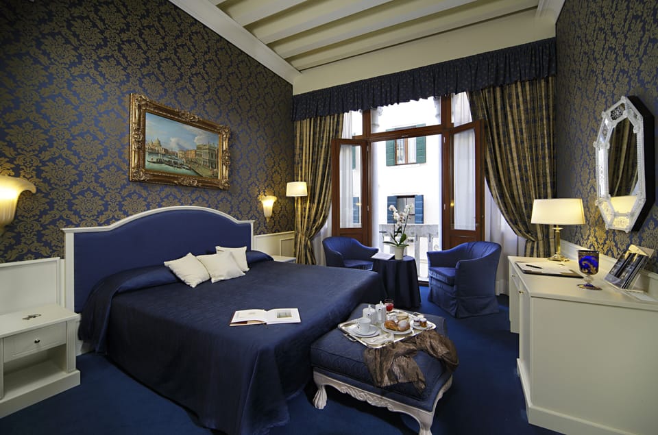 Suite, Balcony | Frette Italian sheets, premium bedding, down comforters, minibar