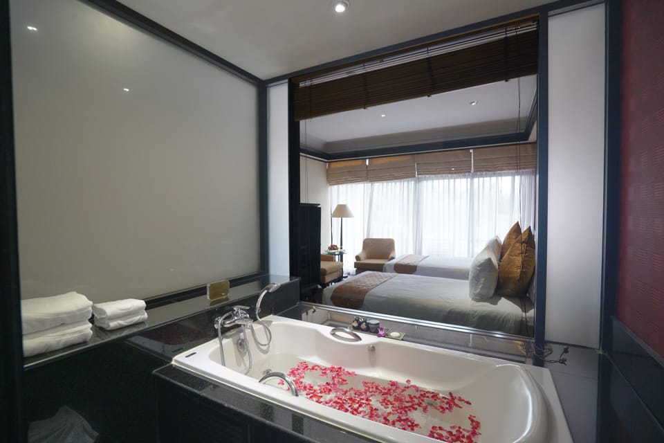 Standard Double or Twin Room | Bathroom | Hair dryer, bathrobes, towels, soap