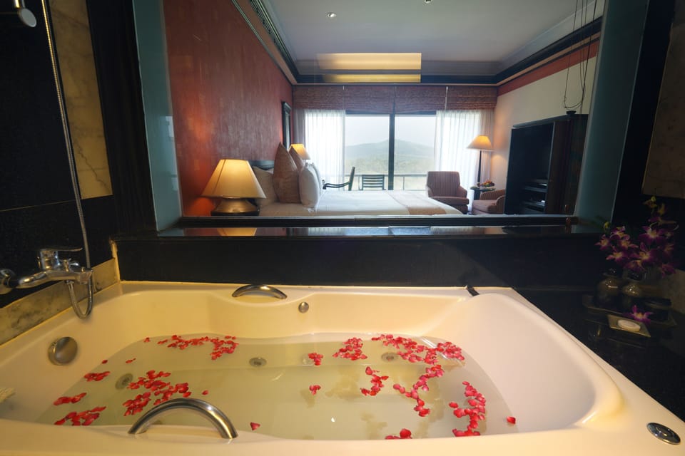 Deluxe Double or Twin Room | Bathroom | Hair dryer, bathrobes, towels, soap