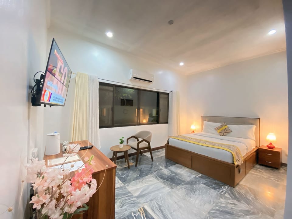 Premium Room | In-room safe, free WiFi, bed sheets