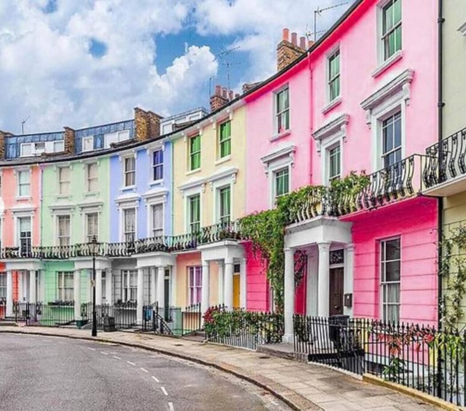 Notting Hill - Portobello Road, Vintage Shopping, Restaurants, Coffee shops, Pubs