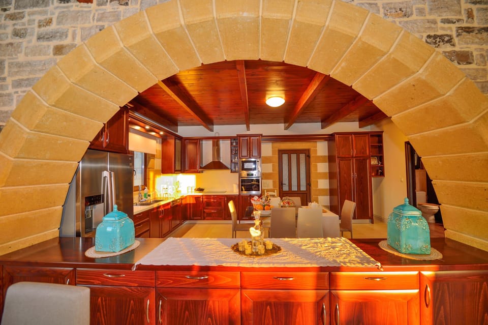 Standard Villa | Private kitchen | Full-size fridge, microwave, oven, stovetop