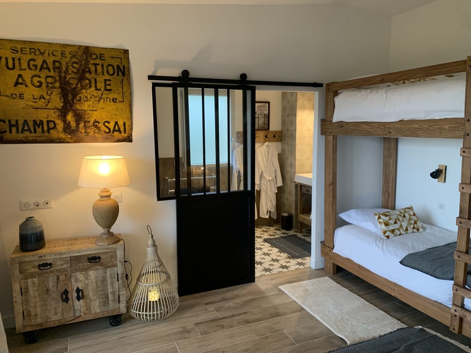 Family Quadruple Room (Safran) | Individually furnished, blackout drapes, soundproofing