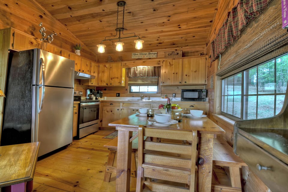Cute and cozy, this is definitely the perfect cabin rental for that romantic getaway in the Georgia Mountains