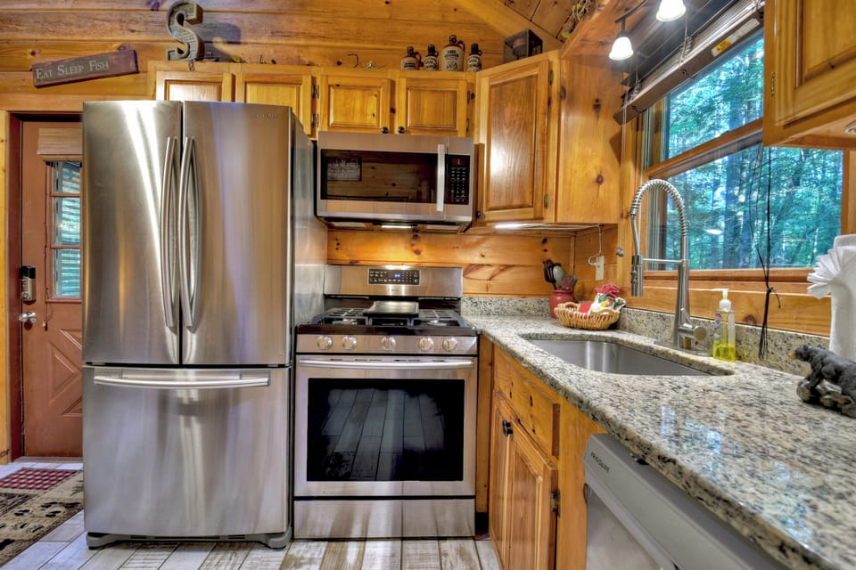 Ideal cabin rental for small families with a dog