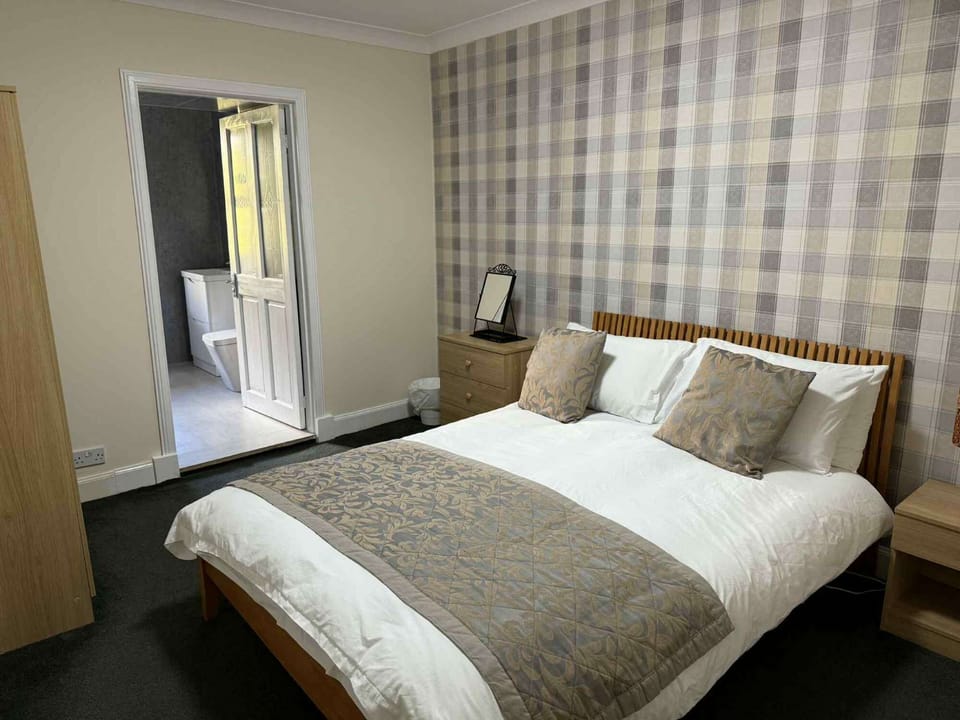 Bedroom 7 Double ensuite