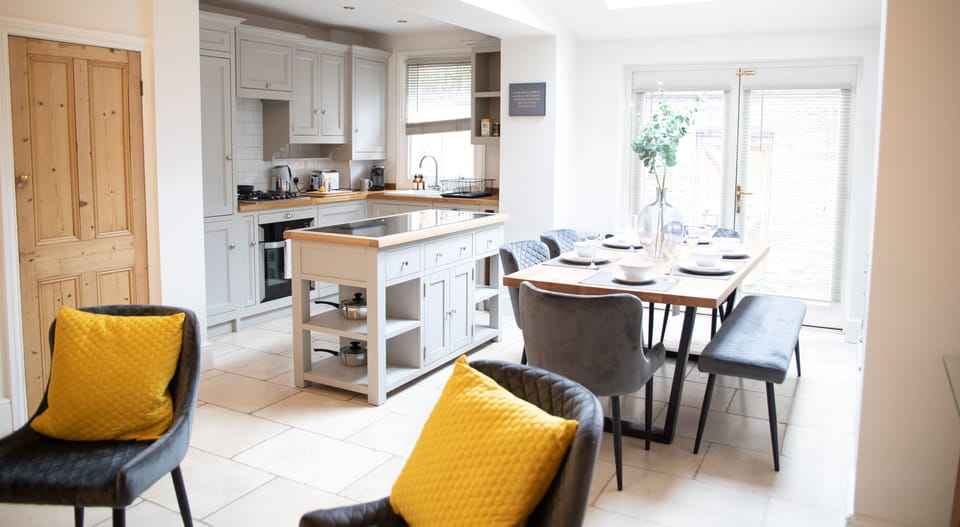 House | Private kitchen | Fridge, oven, stovetop, dishwasher