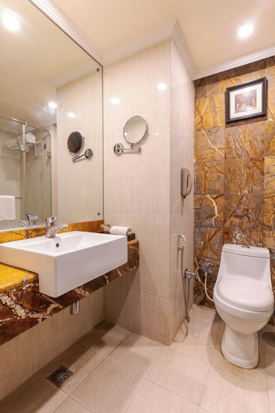 Superior Room | Bathroom | Shower, free toiletries, hair dryer, bathrobes