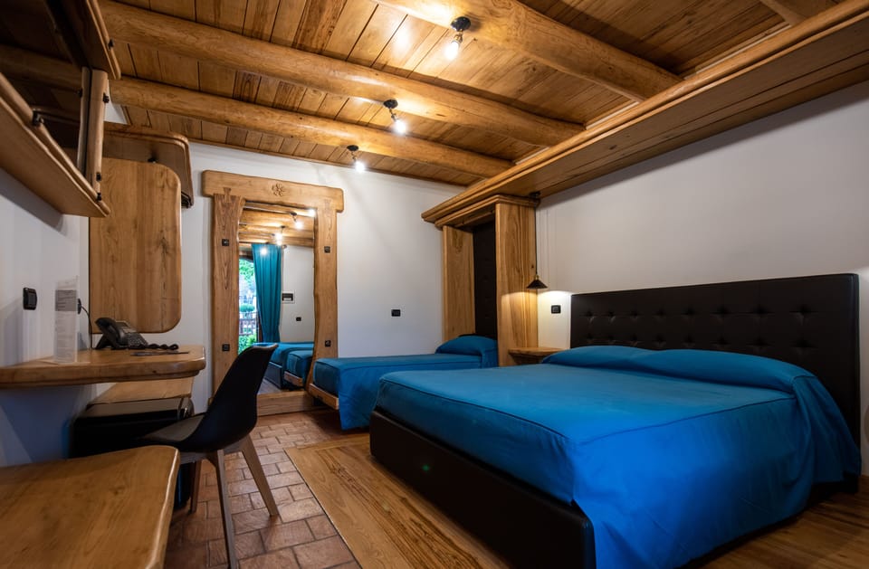 Standard Triple Room | Desk, soundproofing, free WiFi, bed sheets