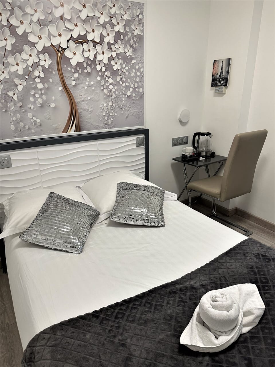 Superior Single Room | Individually decorated, individually furnished, desk, laptop workspace