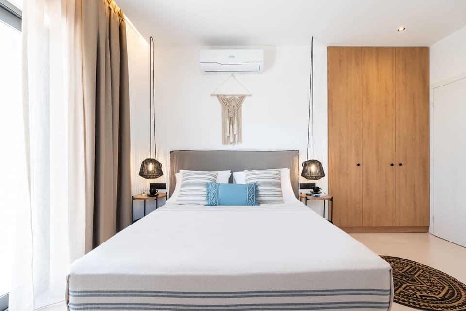 Suite, 2 Bedrooms, 2 Bathrooms, Sea View | Desk, soundproofing, iron/ironing board, WiFi (free)