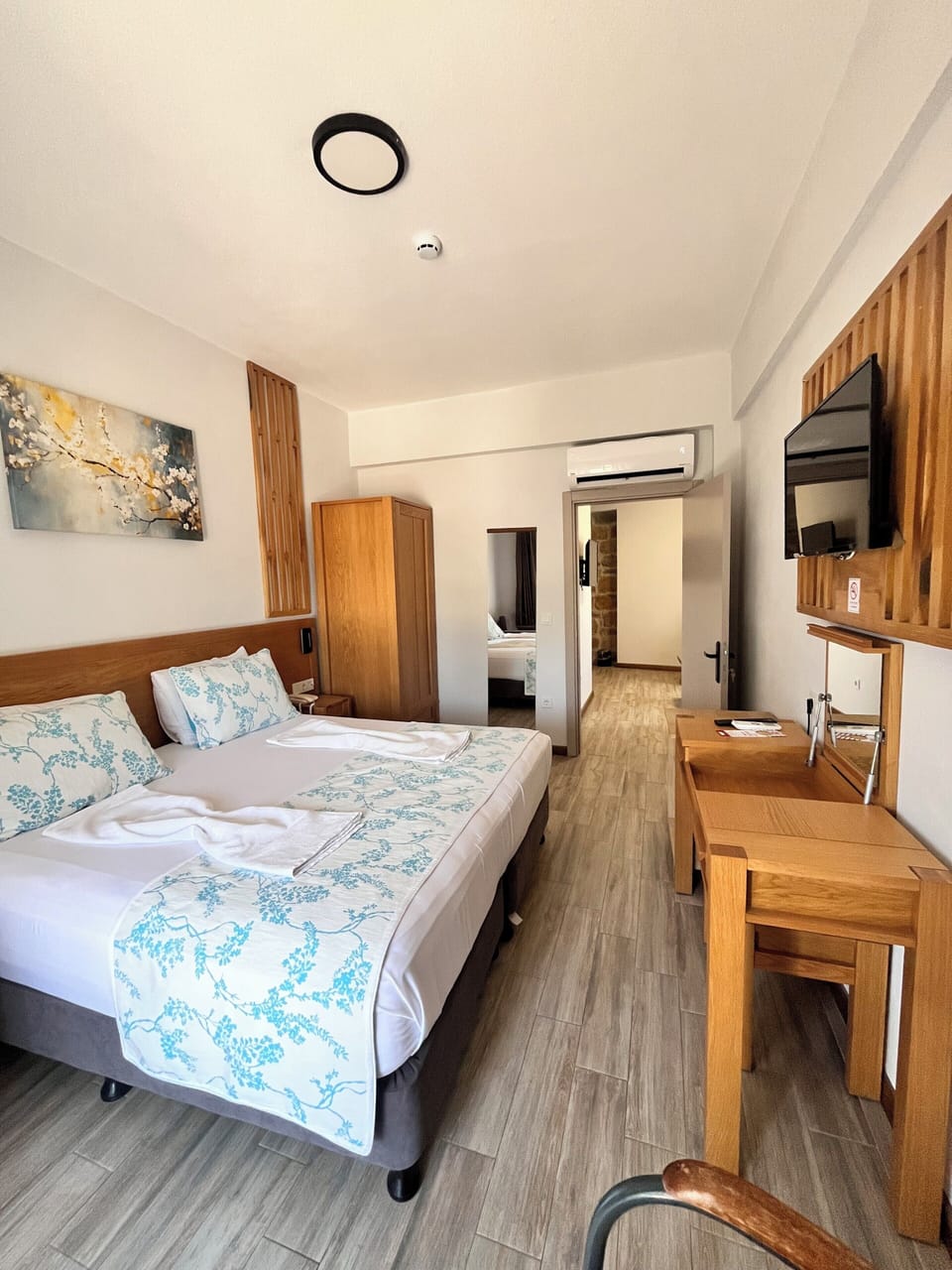 Comfort Suite | Premium bedding, down comforters, Select Comfort beds, minibar